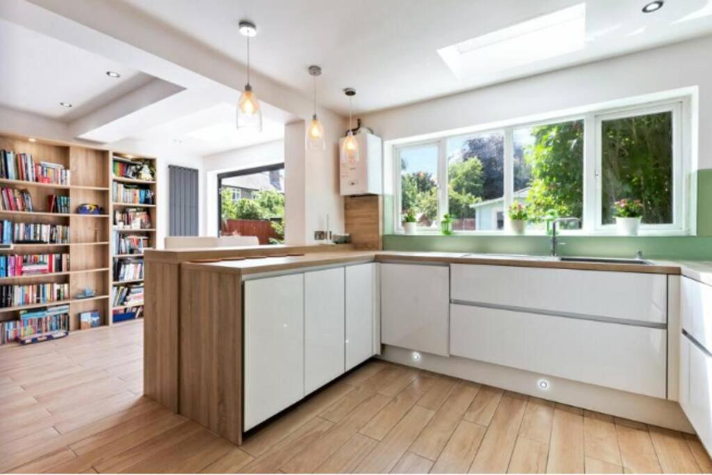 Large Family Home Near Richmond Park 新莫尔登 外观 照片