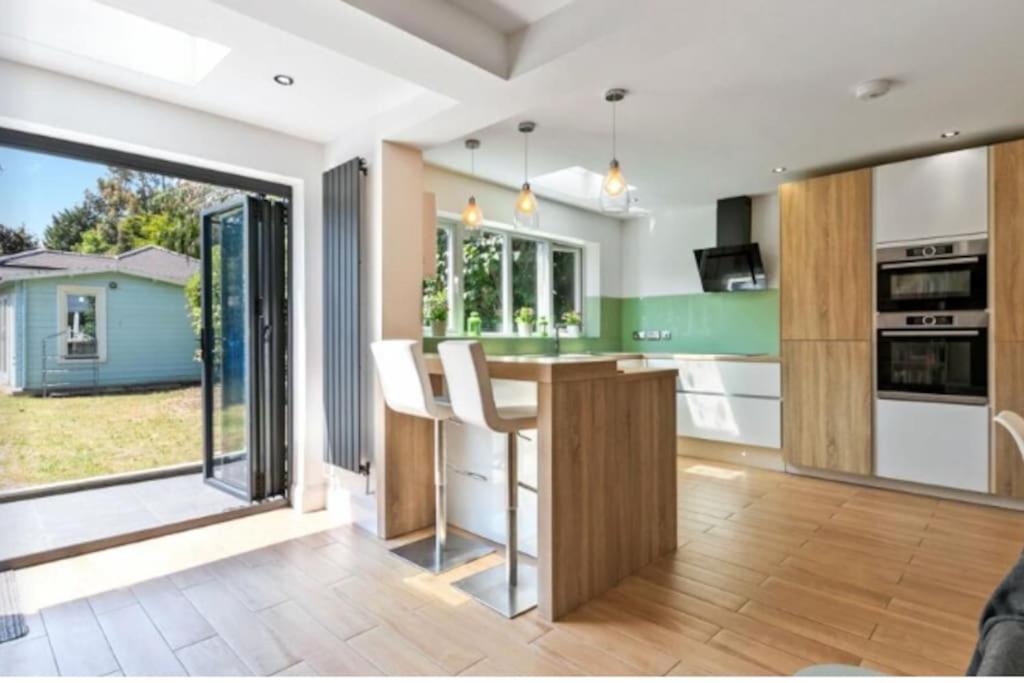 Large Family Home Near Richmond Park 新莫尔登 外观 照片