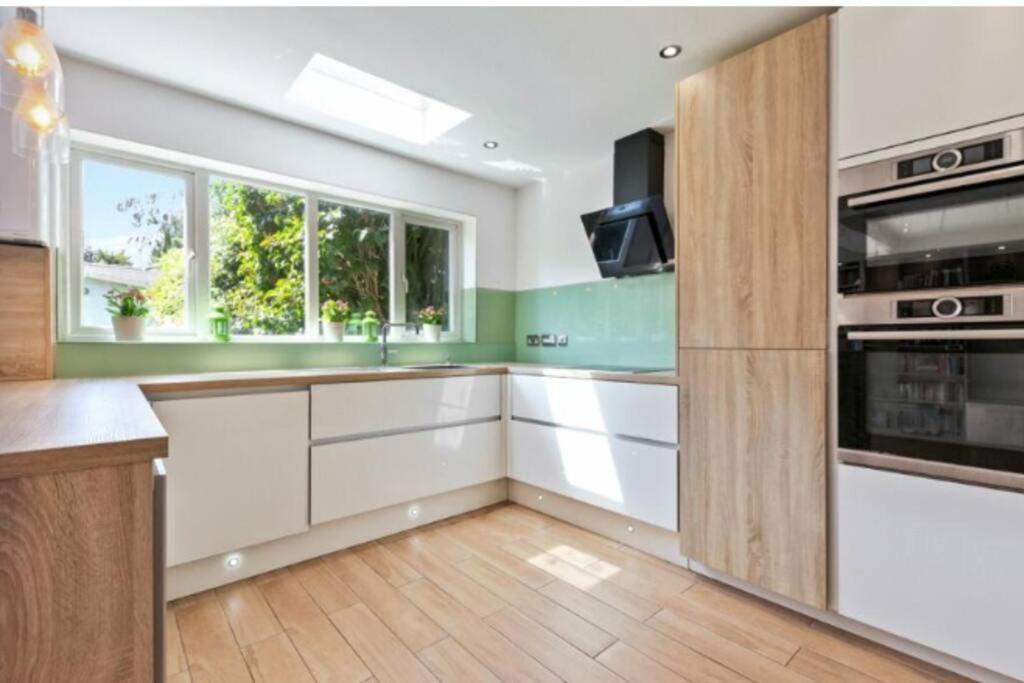 Large Family Home Near Richmond Park 新莫尔登 外观 照片