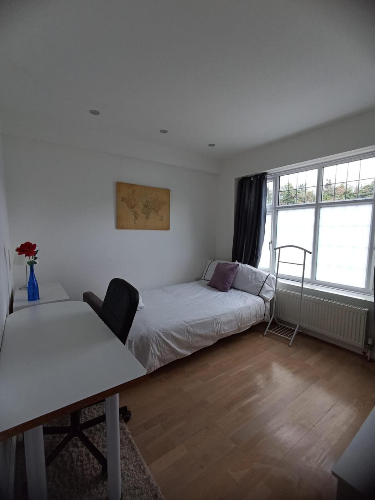Large Family Home Near Richmond Park 新莫尔登 外观 照片